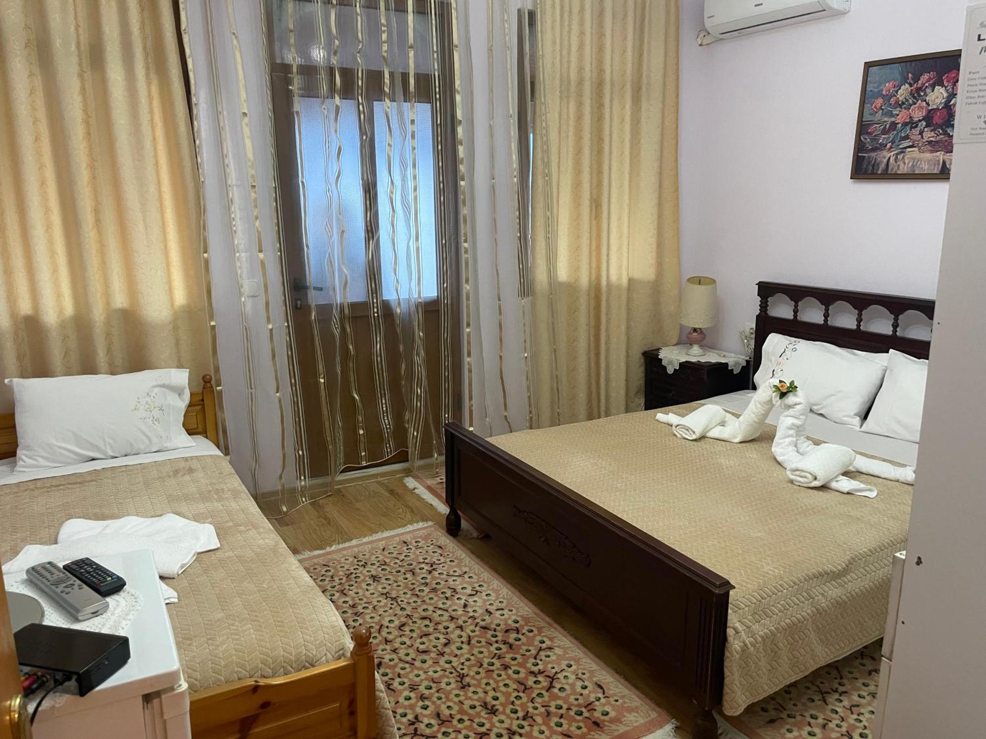 Luigi Guest House Gjirokaster Ngoại thất bức ảnh