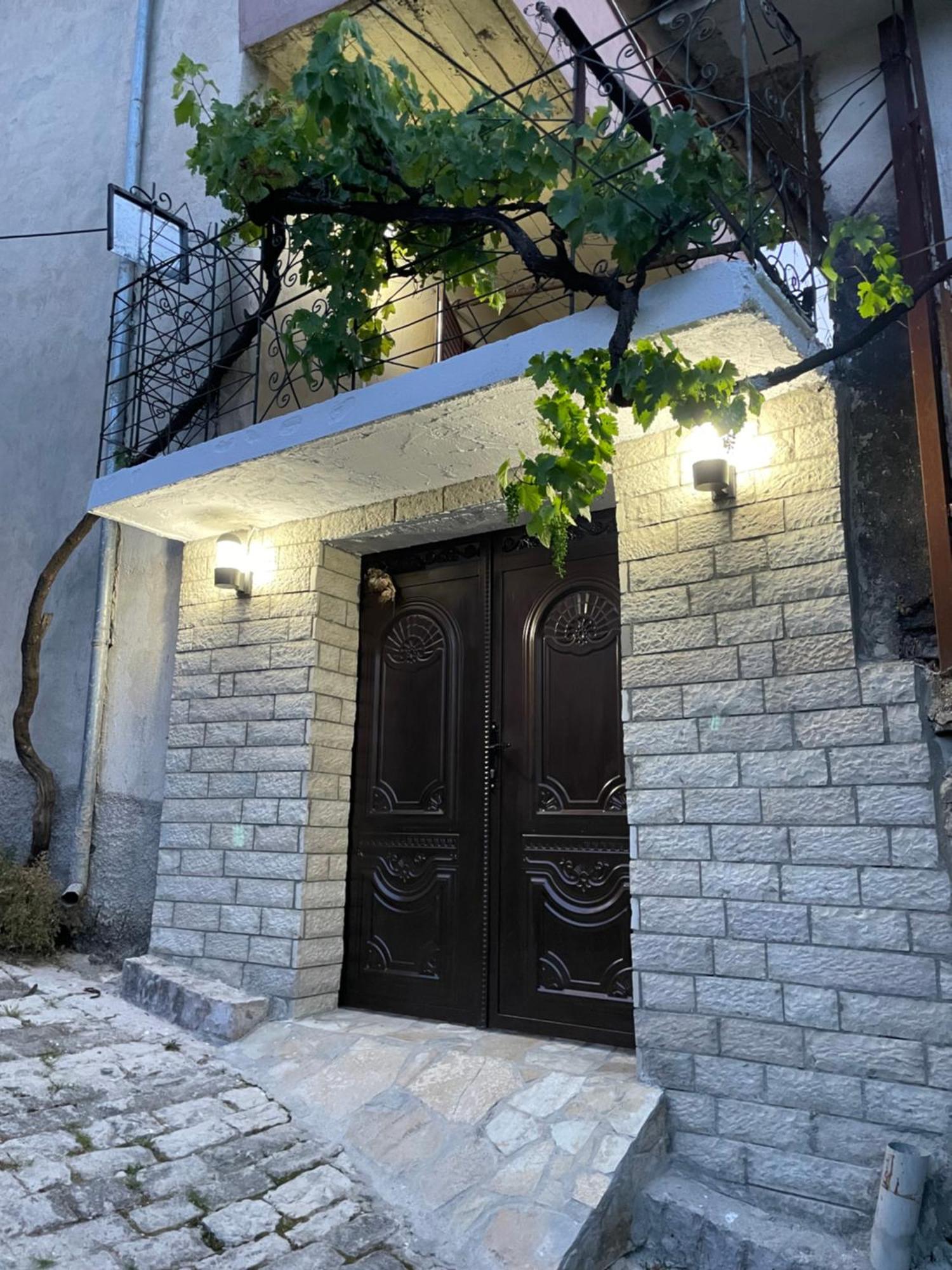 Luigi Guest House Gjirokaster Ngoại thất bức ảnh